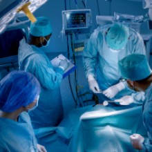 Especialización en Cirugía General UDLA Quirófano tecnología avanzada