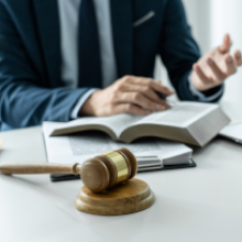 ecuador-estudiante-datos-legales-precedentes-arbitraje