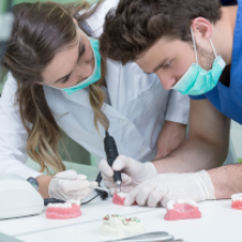 Especialización periodoncia e implantología UDLA