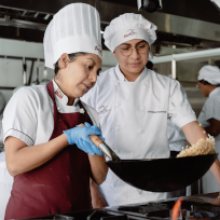 Estudiantes de Gastronomía UDLA