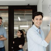 biblioteca_estudiantes_facea_economia_udla_estudios