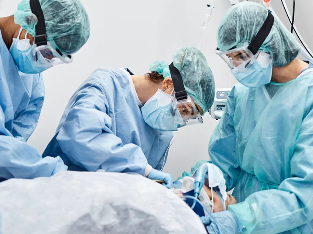 Especialización en Medicina Crítica y Cuidados Intensivos UDLA