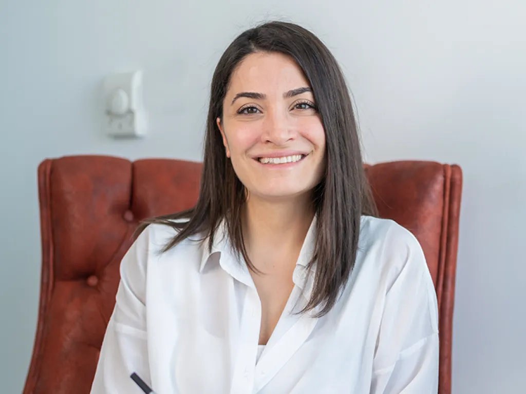 Psicologa trabajando en entornos clínicos