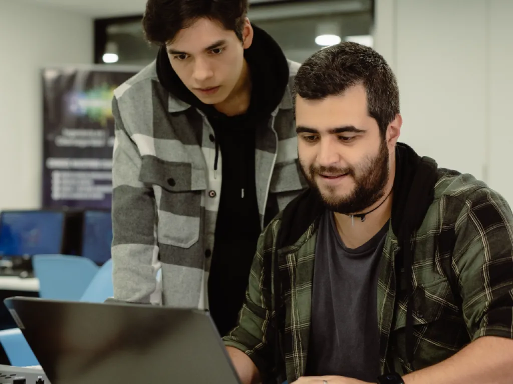 udla-campus-udlapark-estudiantes-software-programacion