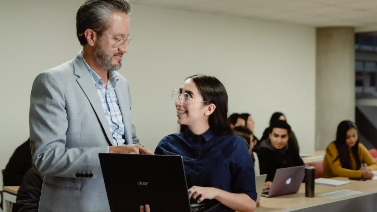 udla-diplomado-en-Importaciones-dotar-y-actualizar-a-los-estudiantes