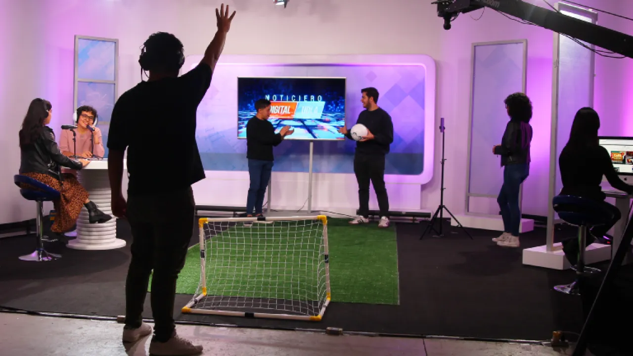 udla-pregrado-periodismo-tus-clases-son-en-medios-de-comunicacion-digitales