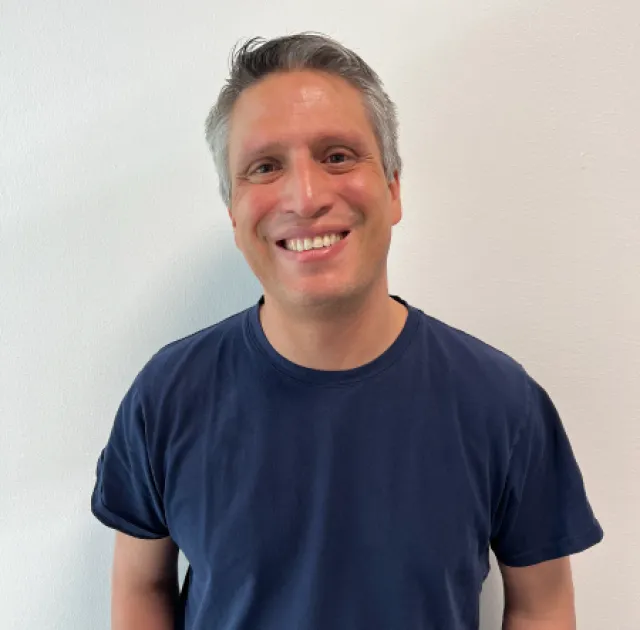 docente-musica-roberto-morales