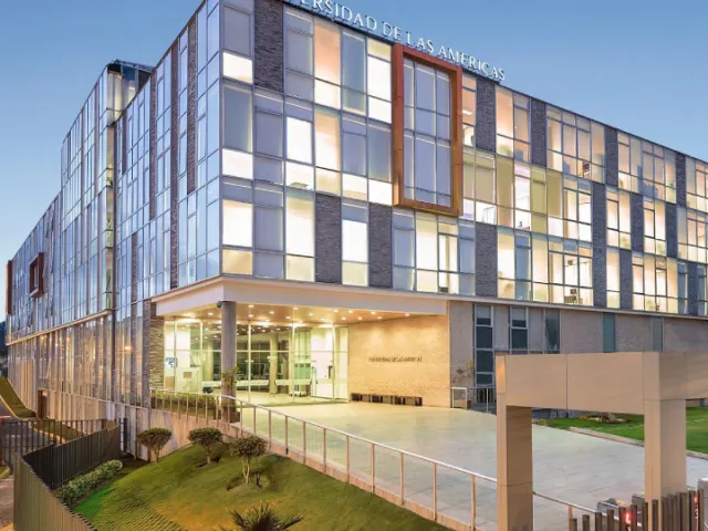 udla-campus-granados-vista-frontal