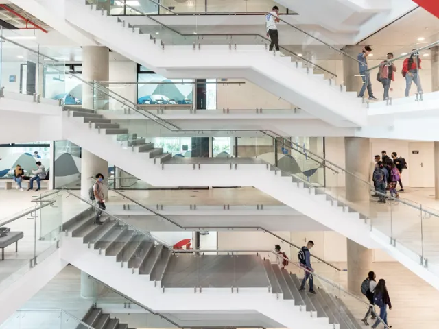 udla-campus-udlapark-escaleras-electricas