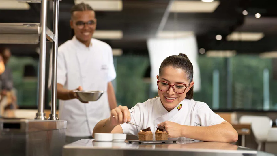 estudiantes de gastronomía udla
