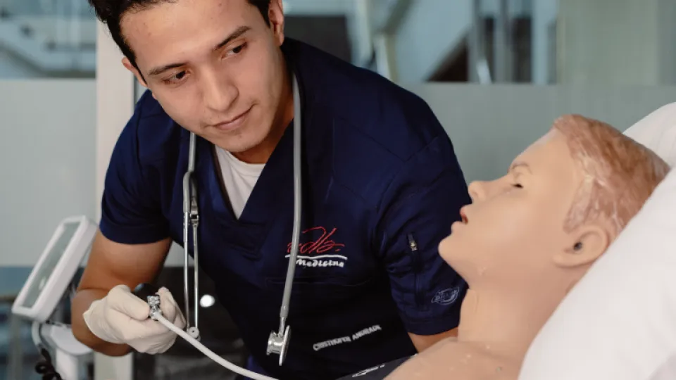 udla-posgrados-mastria-en-terapia-respiratoria-practicas-en-clinica-simulada